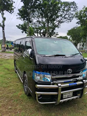 টয়োটা হাইএস ২০১০ কালো
