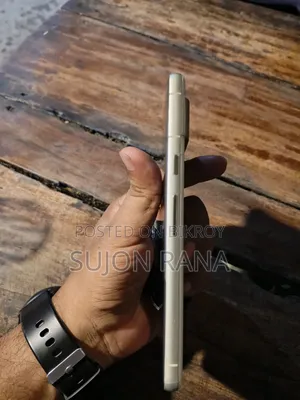 EL 8 GB White