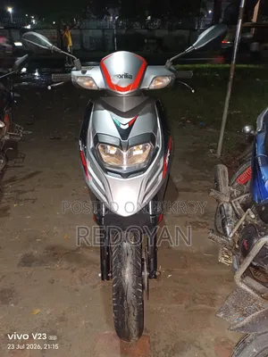 এপ্রিলিয়া ২০২১ গ্রে