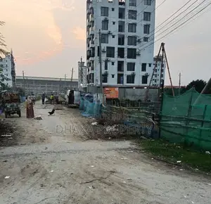 মেট্রো স্টেশন সেক্টর-১৬/এইচ এ উত্তরমুখী ৩ কাঠা পার্ক