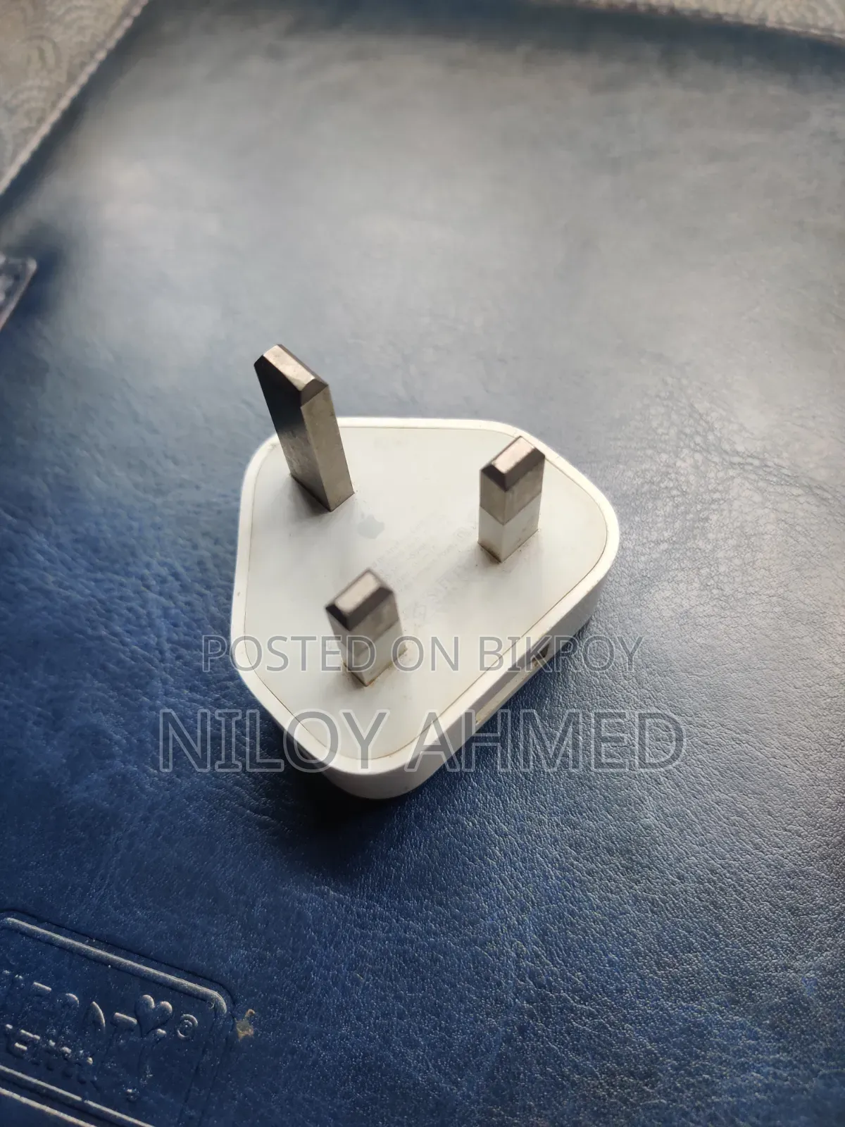 Apple 5W USB Power Adapter (3-Pin UK Plug) | Original