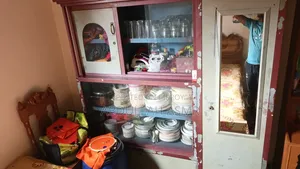 বড় সাইজের শোকেস