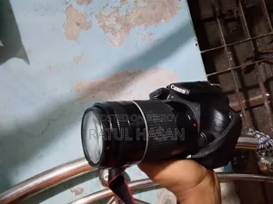 ব্যবহৃত ক্যামেরা Canon 1200D
