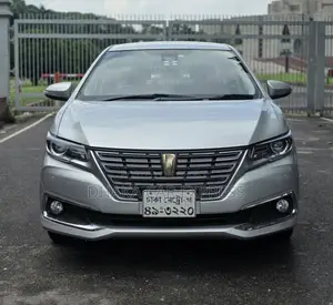 Toyota Premio 2017 Silver
