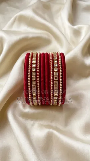 সুতার ও কুন্দনের চুড়ি