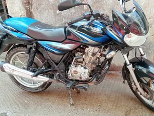 বাজাজ ডিসকভার ১২৫ ২০১৭ ব্লু