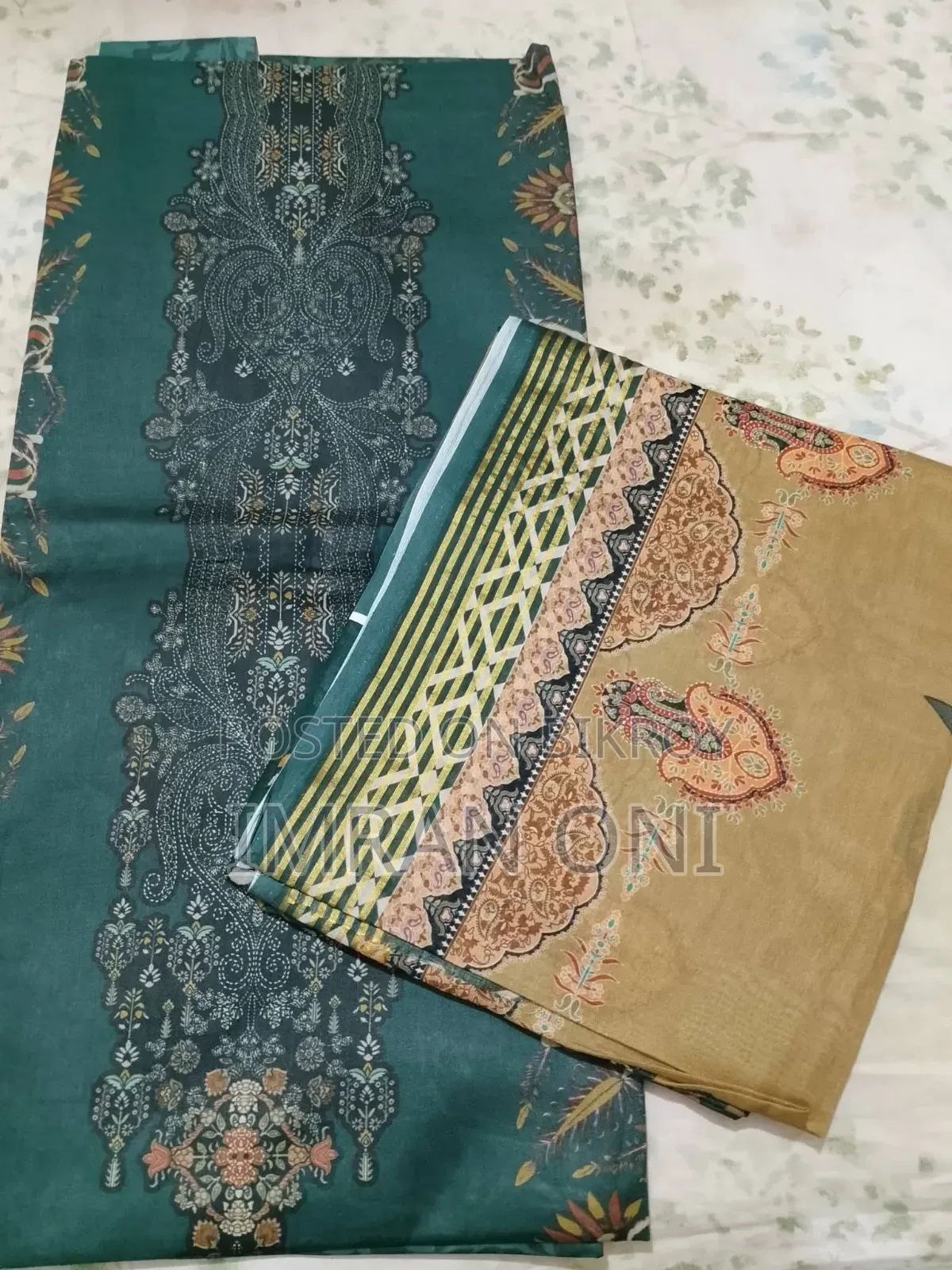কারিজমা লোন সুইস থ্রিপিস