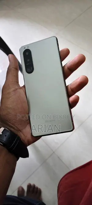 সনি এক্সপেরিয়া ৫ ৩য় প্রজন্ম ১২৮ জিবি সিলভার