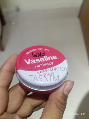 ভেসলিন লিপ থেরাপি