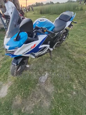 সুজুকি জিক্সার এসএফ ২০২৫ সাদা