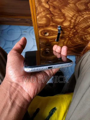 অ্যাপল আইফোন ৮ প্লাস ১২৮ জিবি হোয়াইট