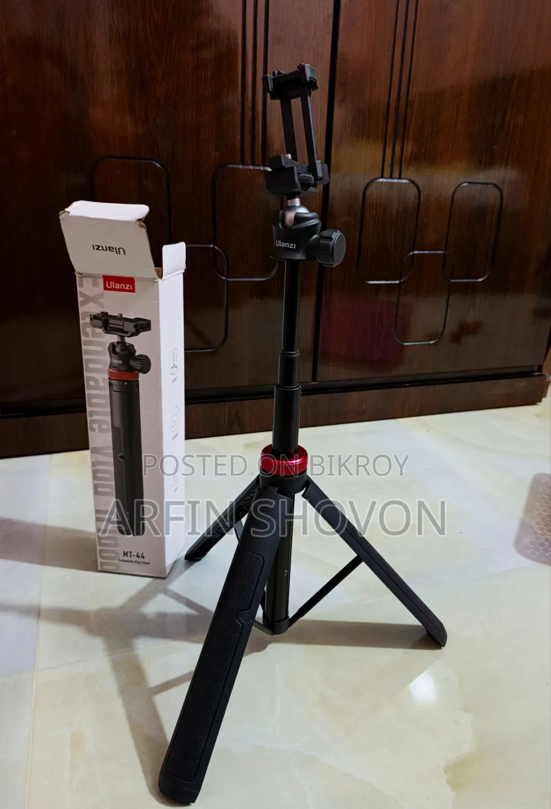 Ulanzi Extendable Vlog Tripod (MT-44)