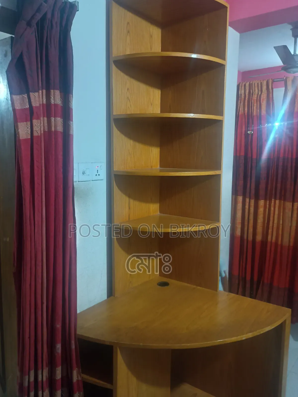 রিডিং কম্পিউটার টেবিল