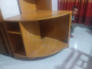 রিডিং কম্পিউটার টেবিল