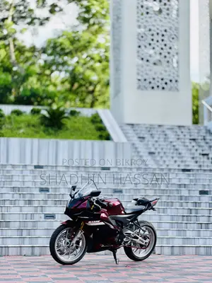 ইয়ামাহা ২০২২ সিলভার
