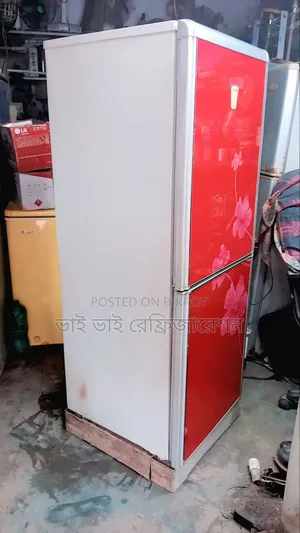 একটি রানিং ফ্রিজ বিক্রি হবে