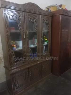 এই ওয়াল শোকেস টি বিক্রি করব।