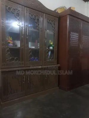 এই ওয়াল শোকেস টি বিক্রি করব।
