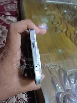 আইকিউওও ১৩ ২৫৬ জিবি সাদা