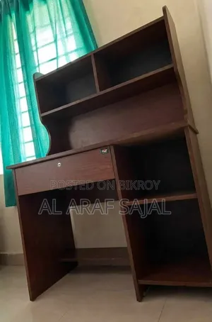 স্টাডি টেবিল