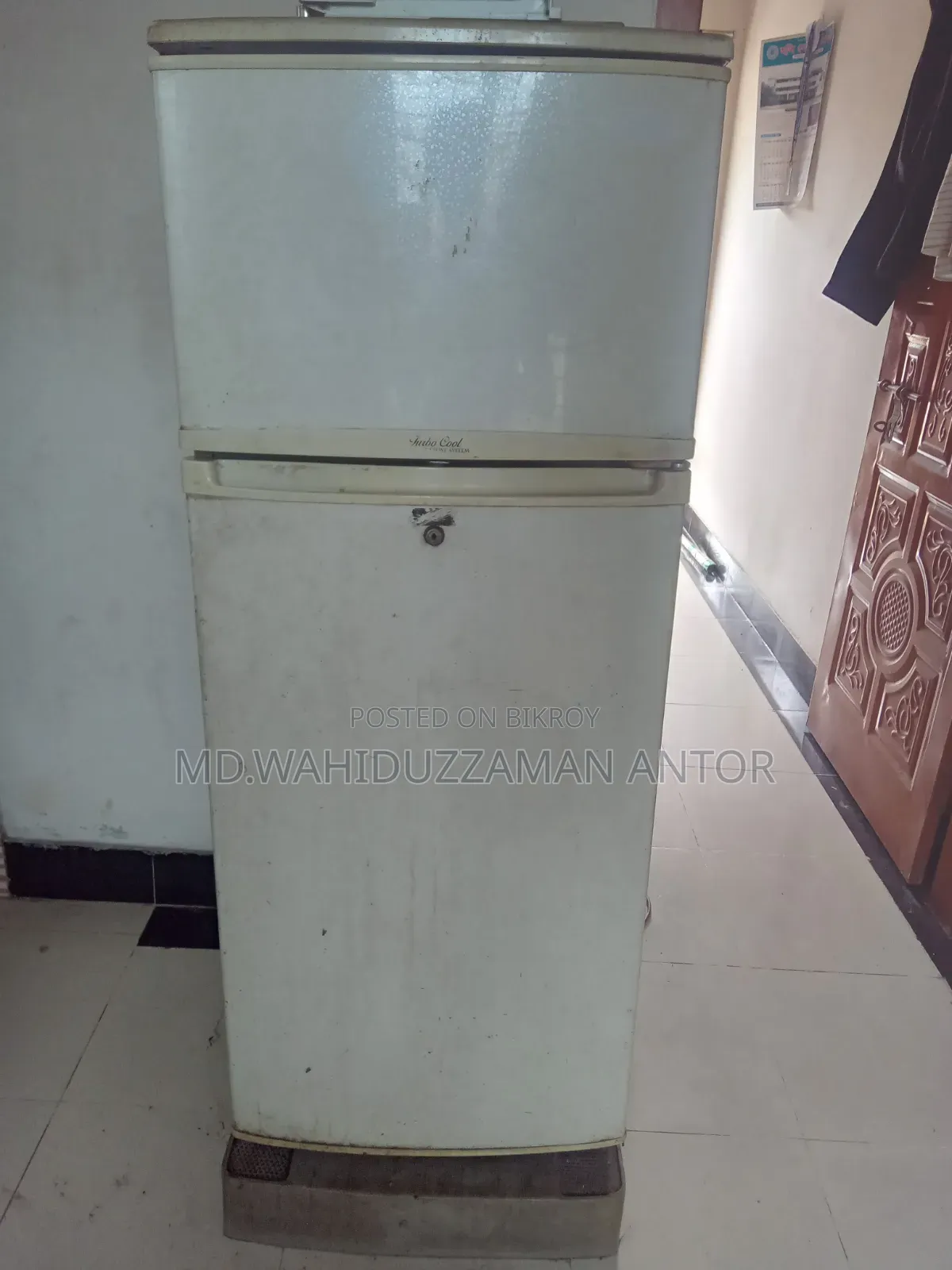 Old refrigerator for sale. Everything is working.