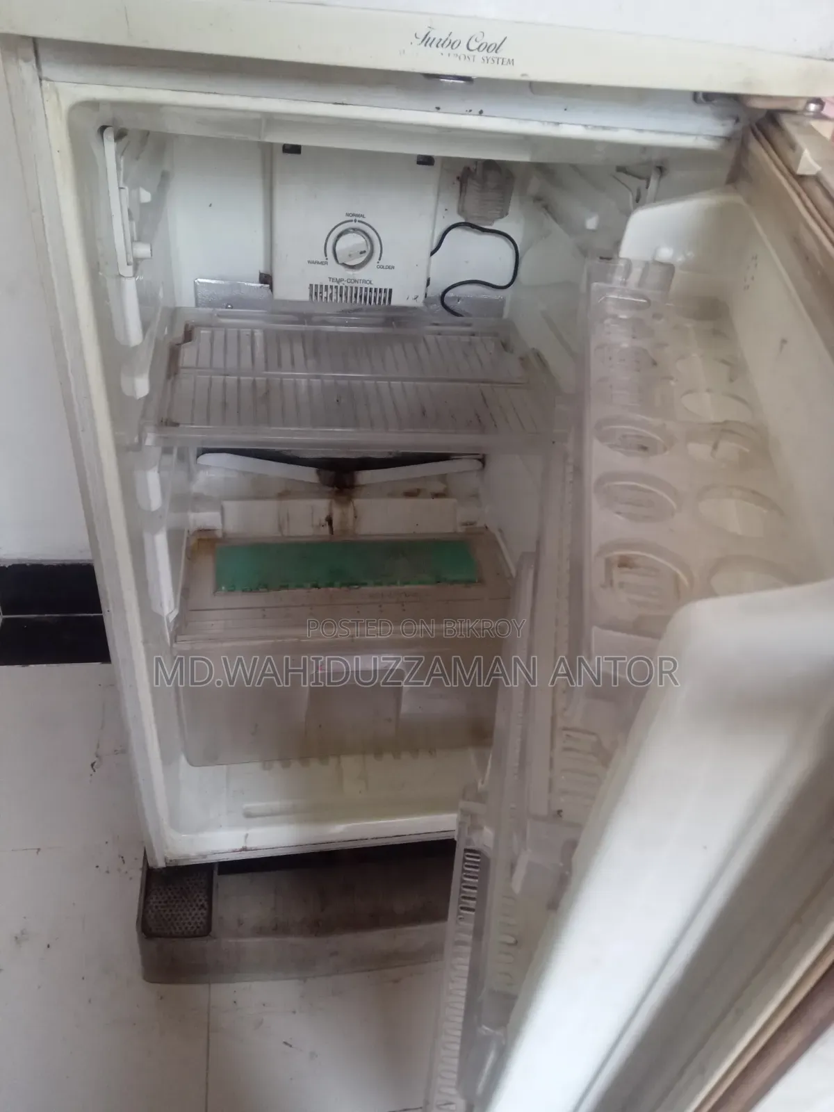Old refrigerator for sale. Everything is working.