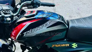 বাজাজ ডিসকভার ১২৫ ২০২১ কালো