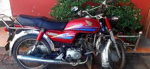 হোন্ডা ২০০৭ লাল