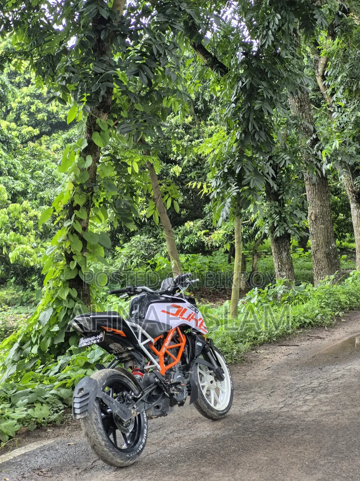 কেটিএম ডিউক ১২৫ ২০২১ হোয়াইট