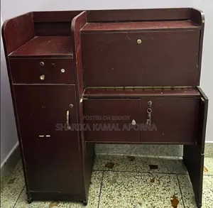 পড়ার টেবিল