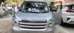 টয়োটা নোয়া ২০০৮ সাদা