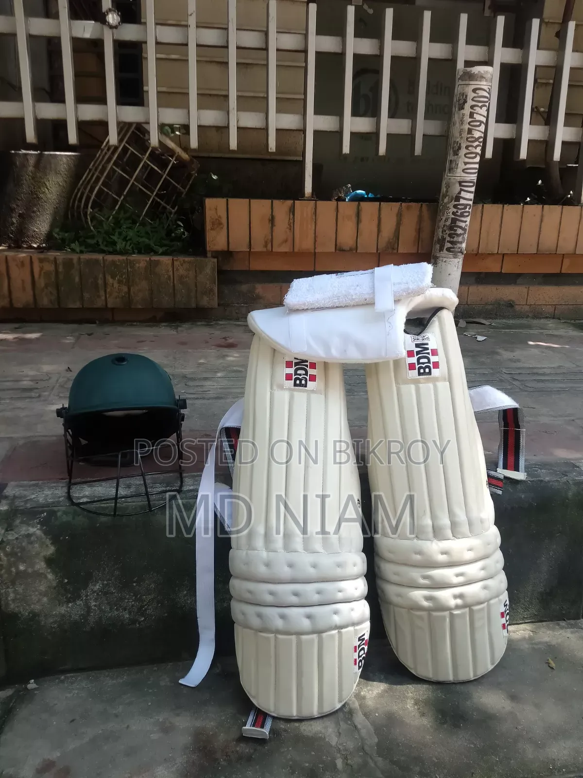 Helmed Cricket Pad