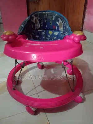 Baby feeding chair