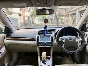 Toyota Premio 2012 Silver