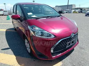 Toyota Sienta 2021 Red