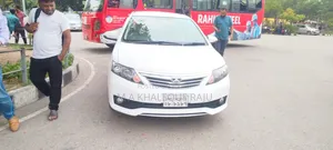 টয়োটা অ্যালিওন ২০১৫ সাদা