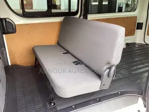 টয়োটা হাইয়েস ২০২১ সাদা