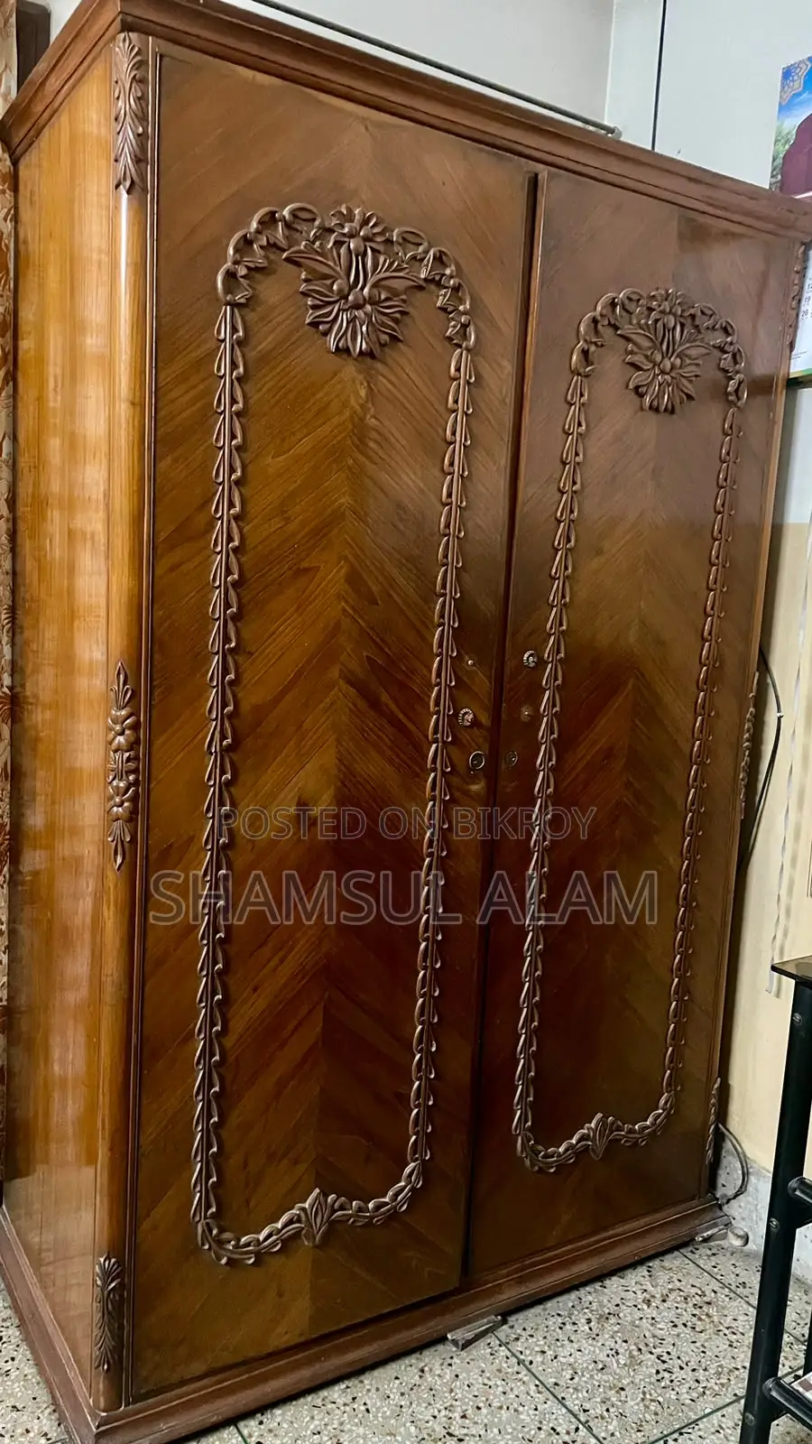 উডেন ক্লোজেট