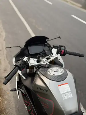 সিএফমোটো ৩০০এসআর ২০২৫ ব্ল্যাক