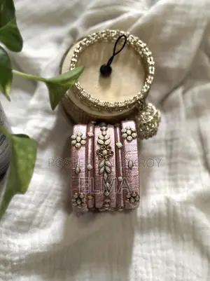 হাতের তৈরি চুড়ি