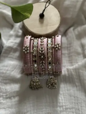 হাতের তৈরি চুড়ি