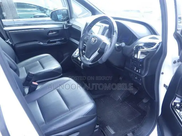 Toyota Esquire 2021 Pearl