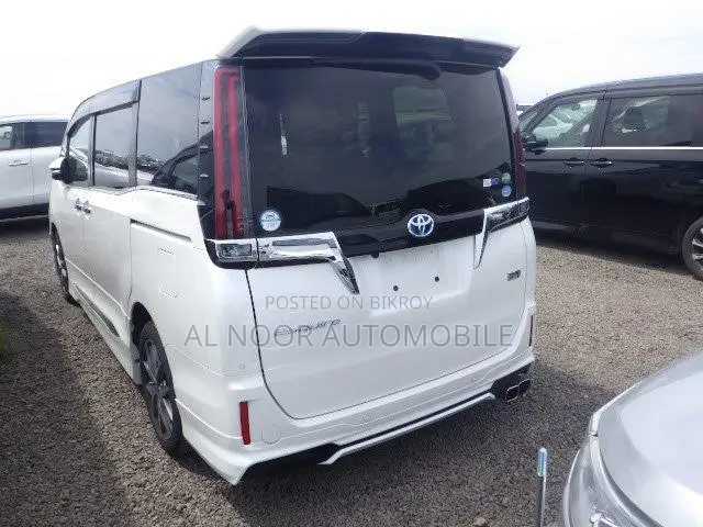 Toyota Esquire 2021 Pearl
