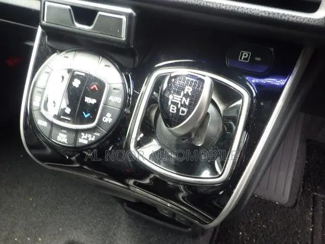 Toyota Esquire 2021 Pearl