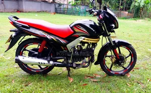 মহিন্দ্রা সেঞ্চুরো ২০১৬ কালো