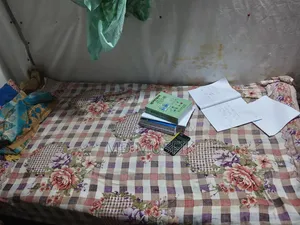 Table and Single Bed for Sale. (Must visit to know price)