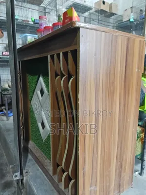 একটি টেবিল বিক্রি হবে