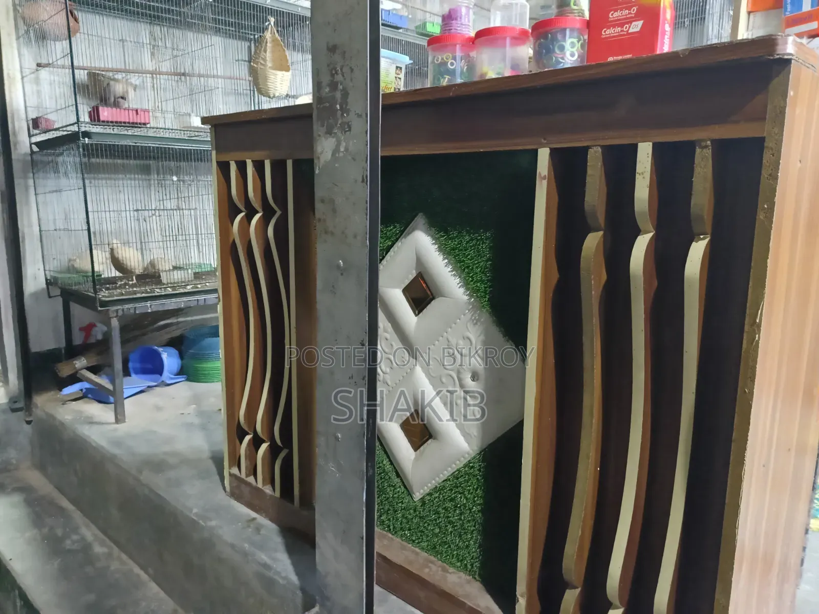 একটি টেবিল বিক্রি হবে