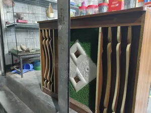 একটি টেবিল বিক্রি হবে