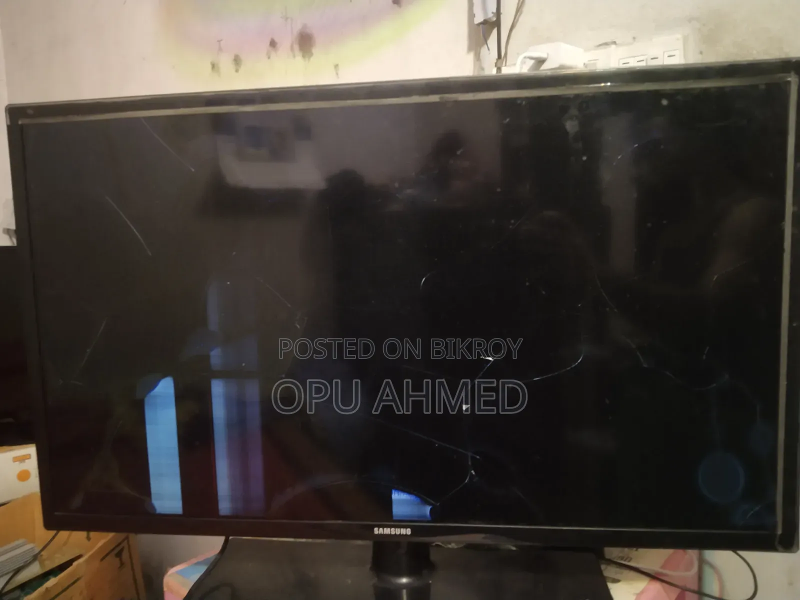 32" SAMSUNG Non Smart TV Broken Panel